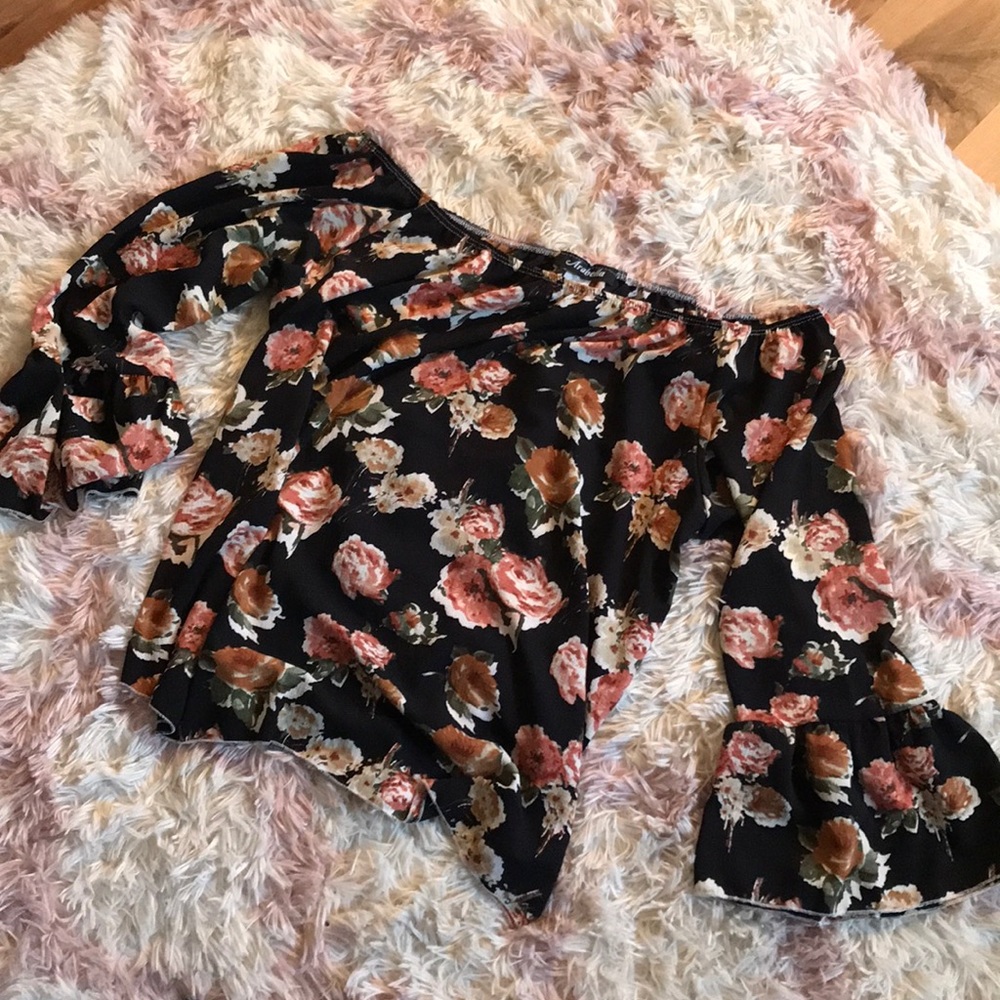 Off the shoulder top. So pretty